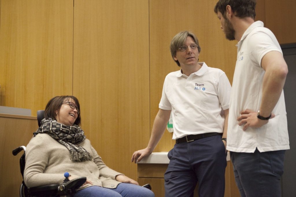 Patientinnen und Patienten, Angehörige wie auch das ALS-Team nutzten die Gelegenheit für persönlichen Austausch.